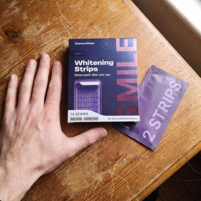 Photo of the whitening strips from Isabella Garcia W.