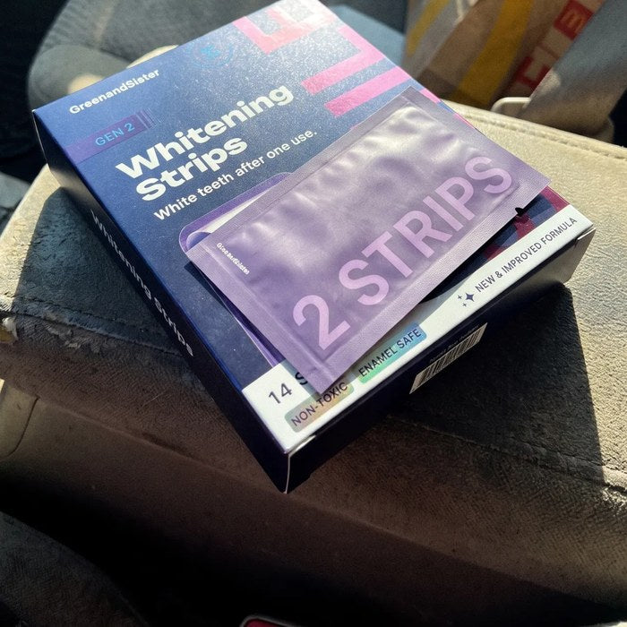 Photo of the whitening strips from Amelia Rodriguez L.